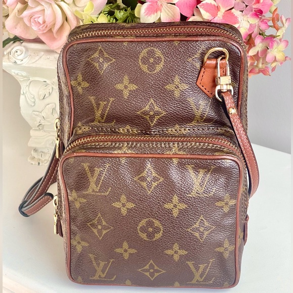 Authentic LOUIS VUITTON Monogram Amazon Bag - Picture 4 of 17